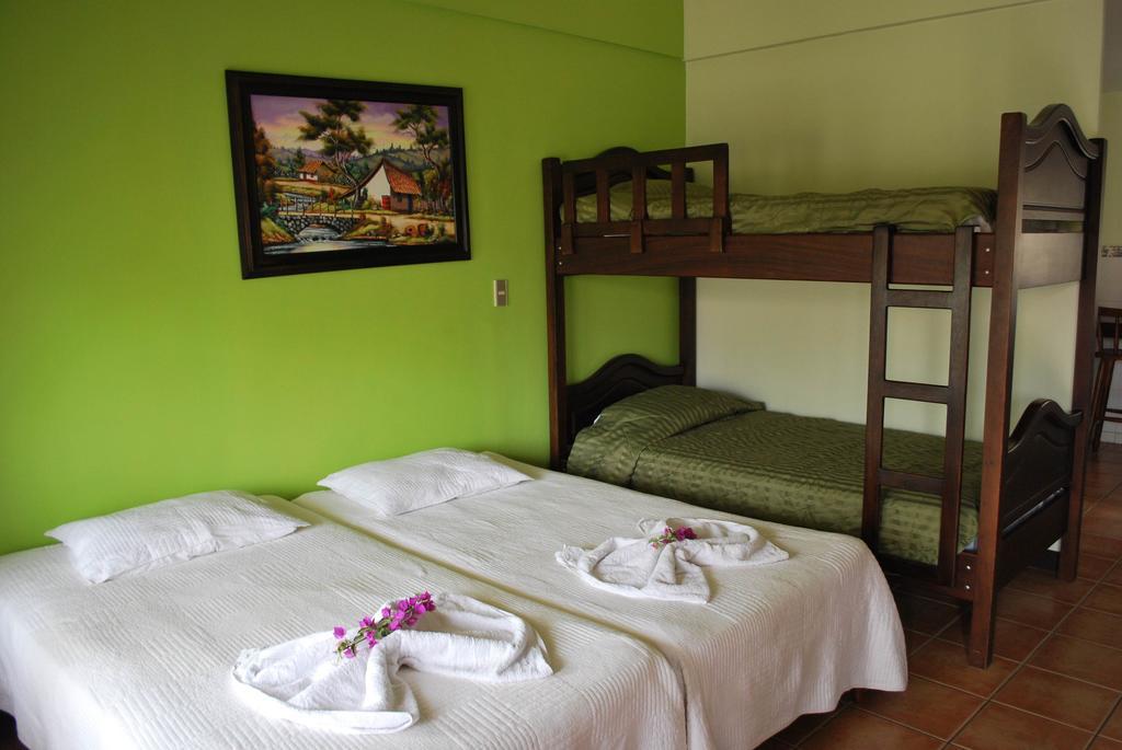 Dos Palmas Studio Apartments Rio Segundo Luaran gambar