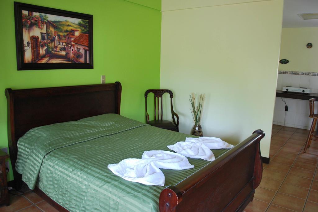 Dos Palmas Studio Apartments Rio Segundo Luaran gambar