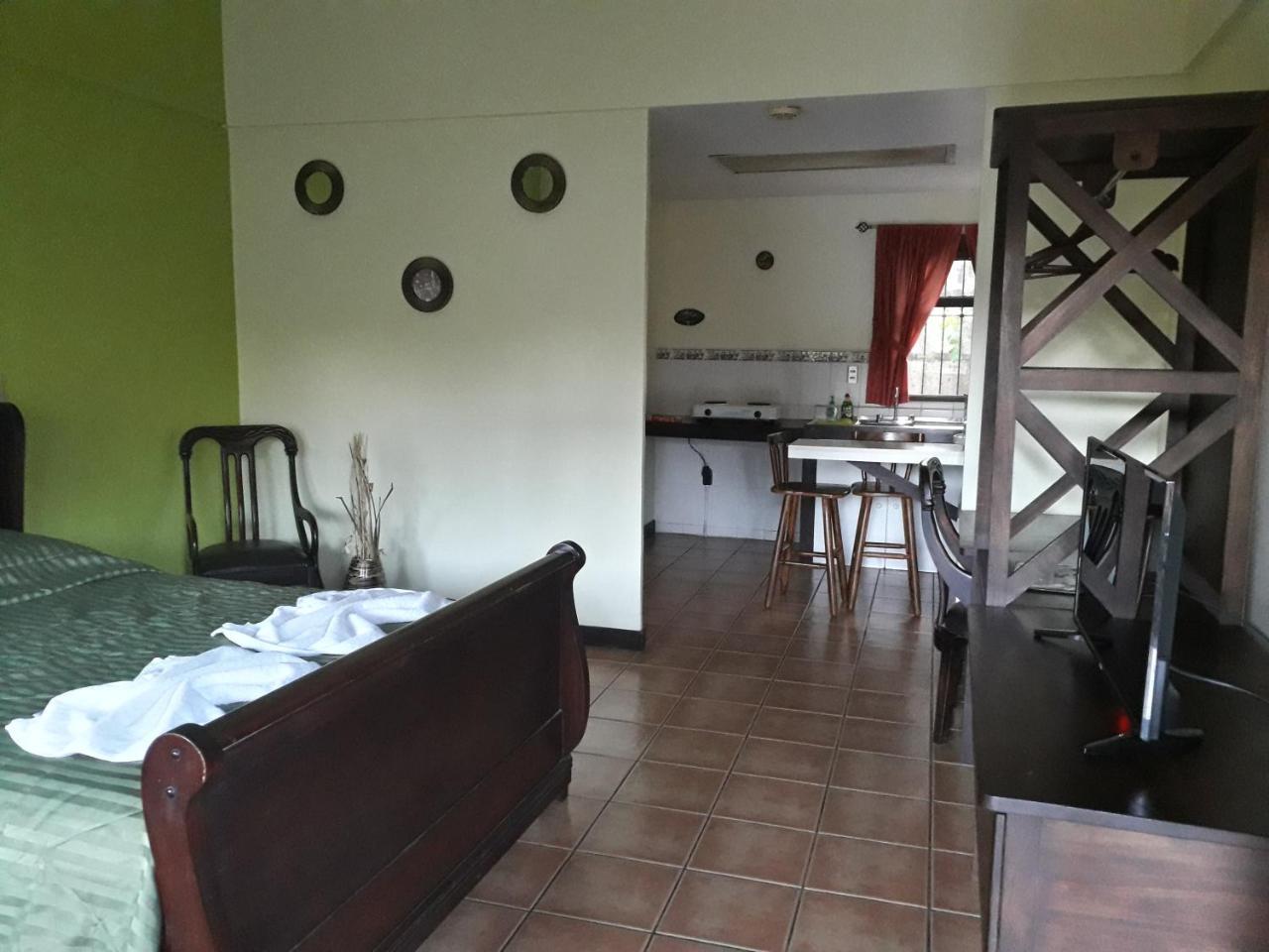 Dos Palmas Studio Apartments Rio Segundo Luaran gambar
