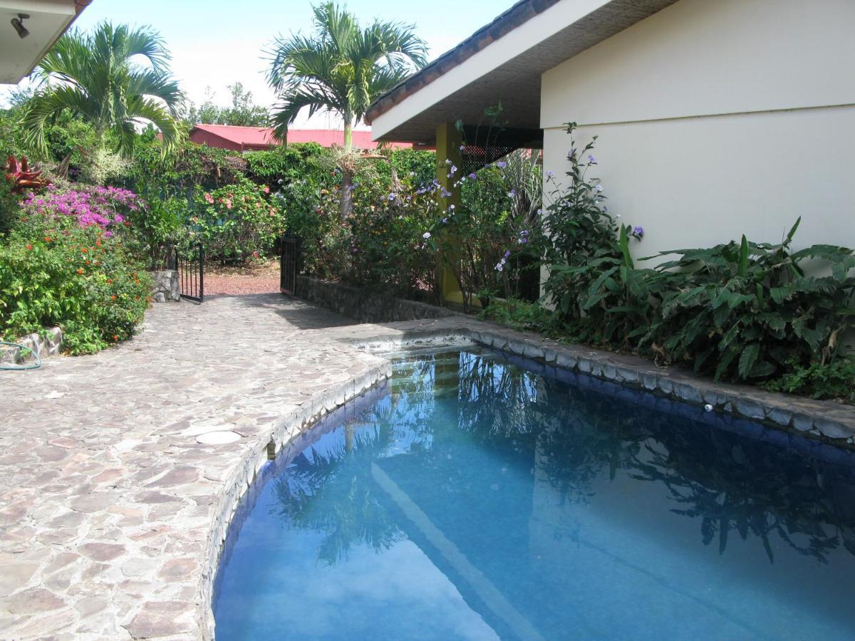 Dos Palmas Studio Apartments Rio Segundo Luaran gambar